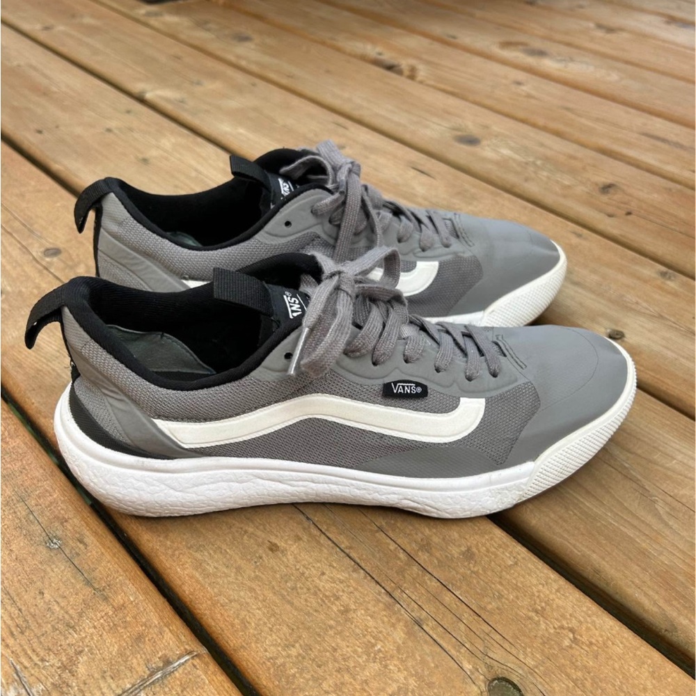 Vans Ultra Range Men's Gray and White Sneakers